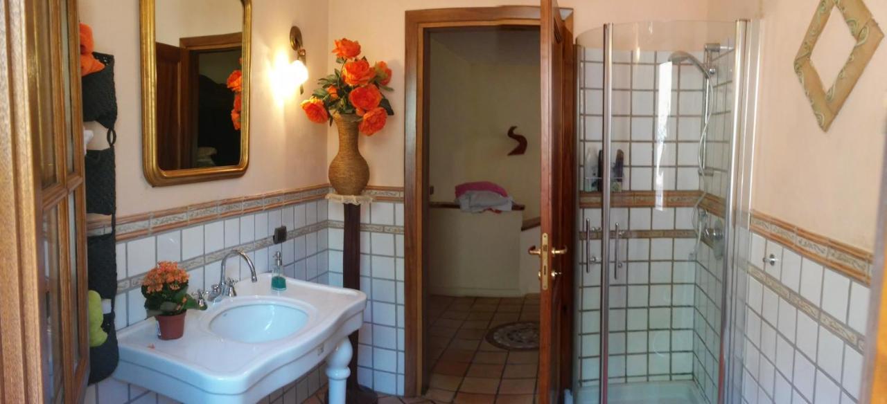 Room In Villa - Room In The Hills With Garden And Sea View San Salvatore  المظهر الخارجي الصورة
