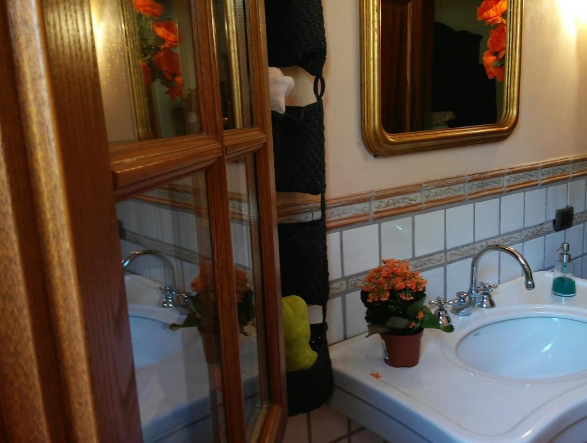 Room In Villa - Room In The Hills With Garden And Sea View San Salvatore  المظهر الخارجي الصورة