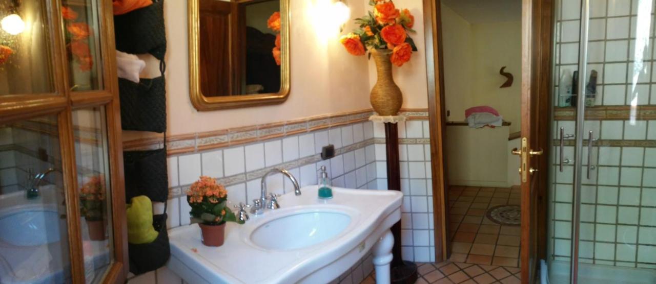 Room In Villa - Room In The Hills With Garden And Sea View San Salvatore  المظهر الخارجي الصورة